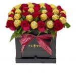 אהבה יקרה ורדים משולבים עם שוקולד פררו בקופסא מיוחד עם מגירה עם שוקולד לב_clipped_rev_1